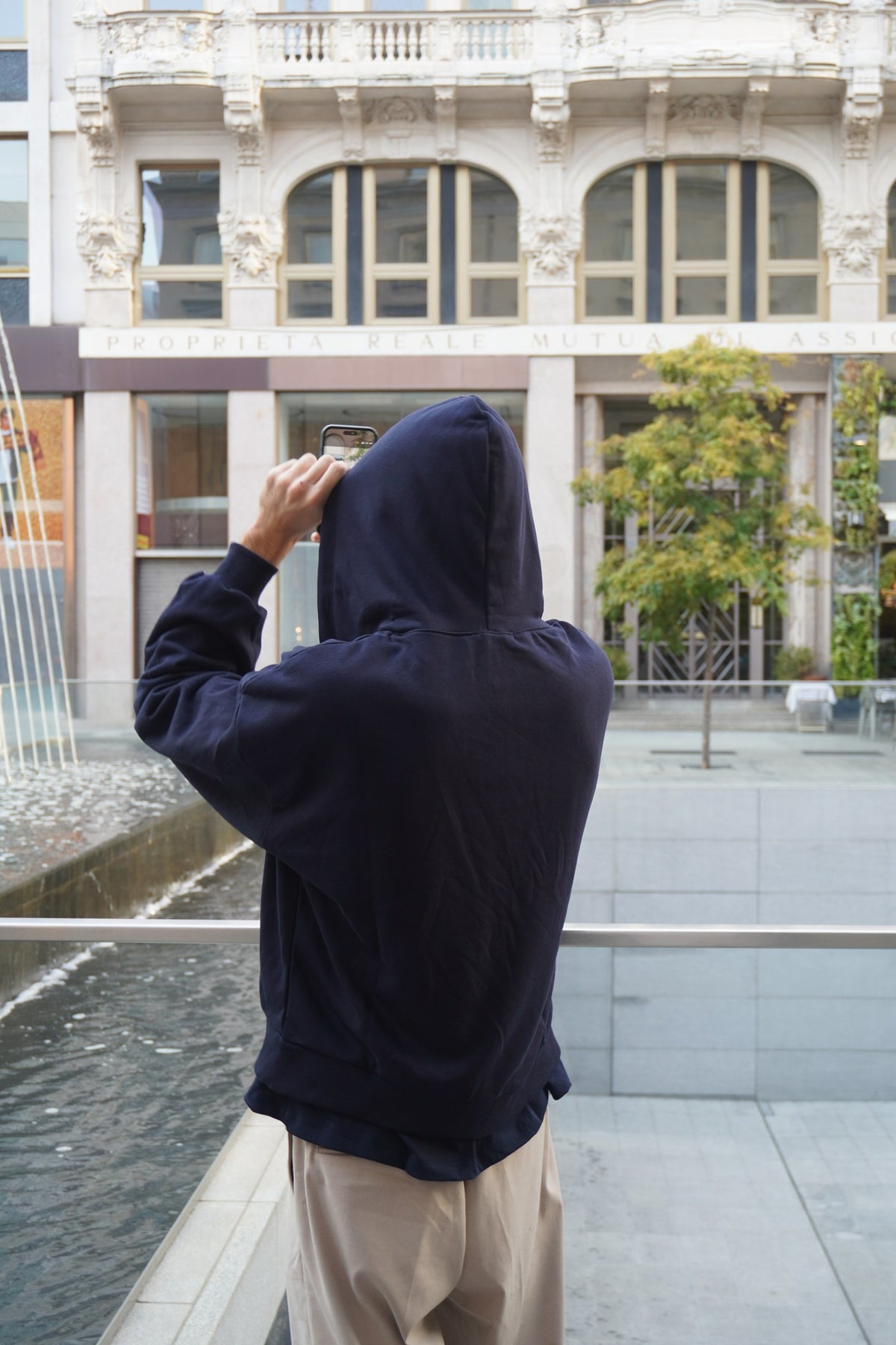 Felpa uomo con zip blu scuro - fotografia 3