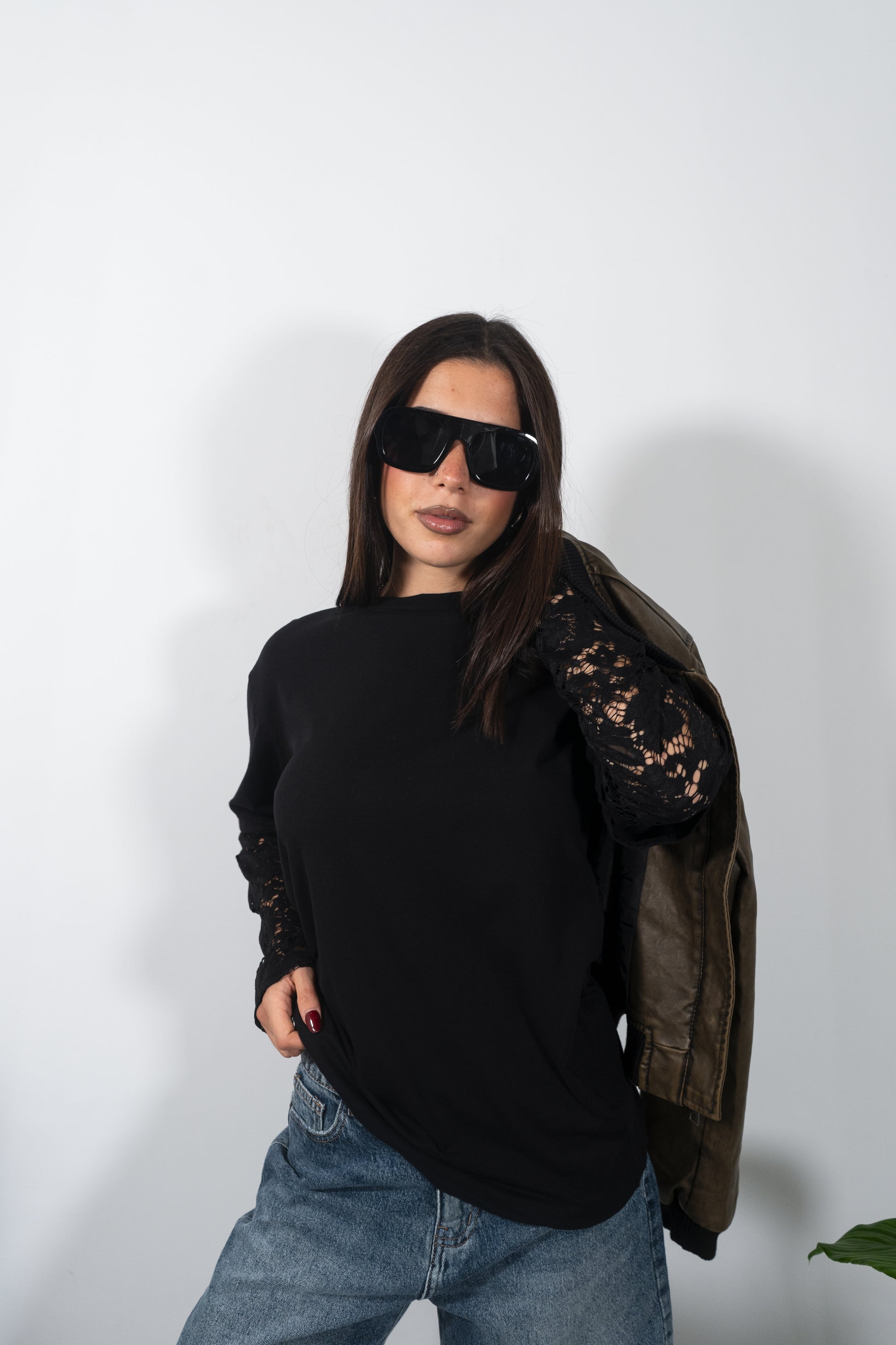 T-shirt con maniche in pizzo