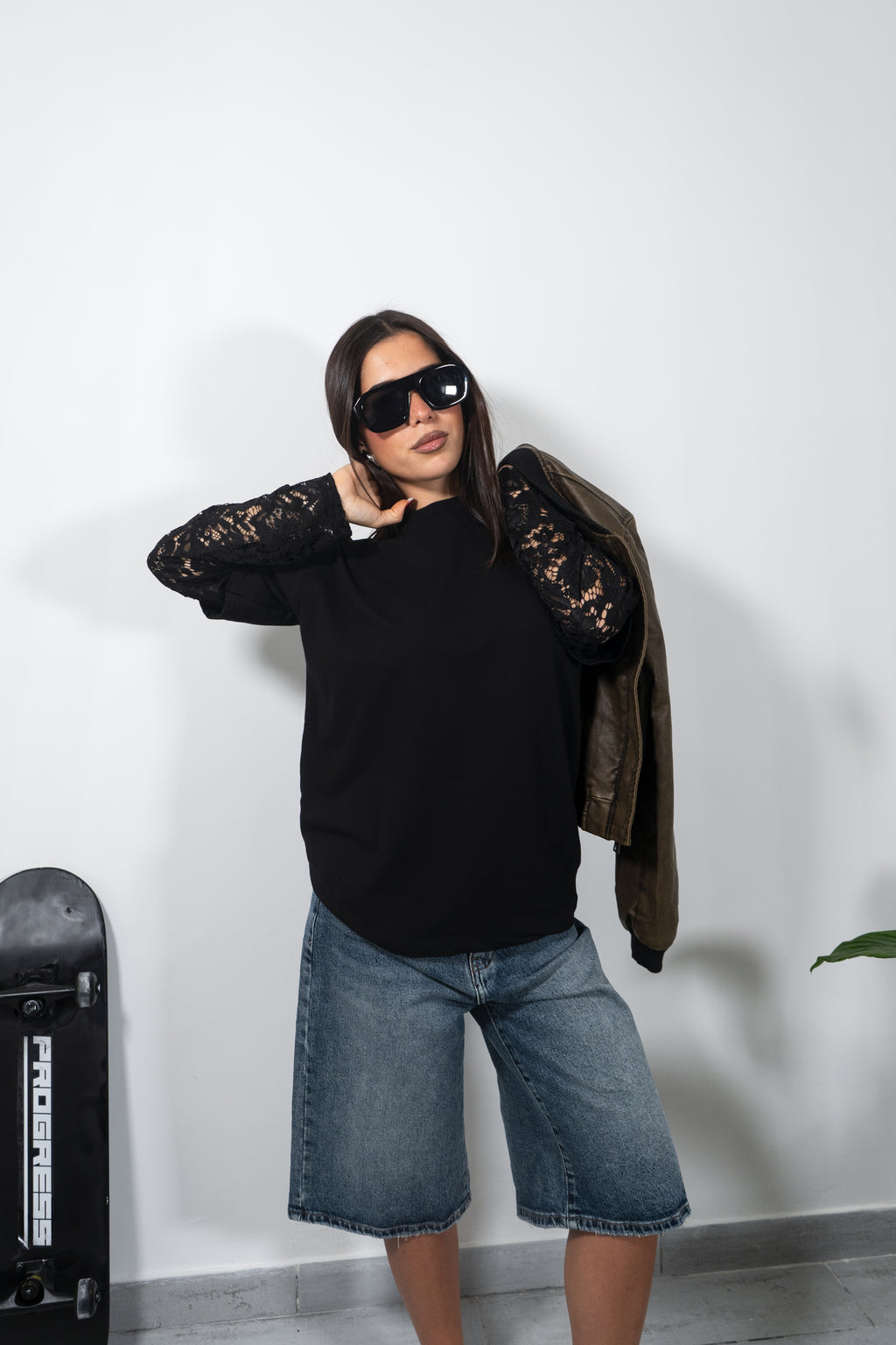 T-shirt con maniche in pizzo