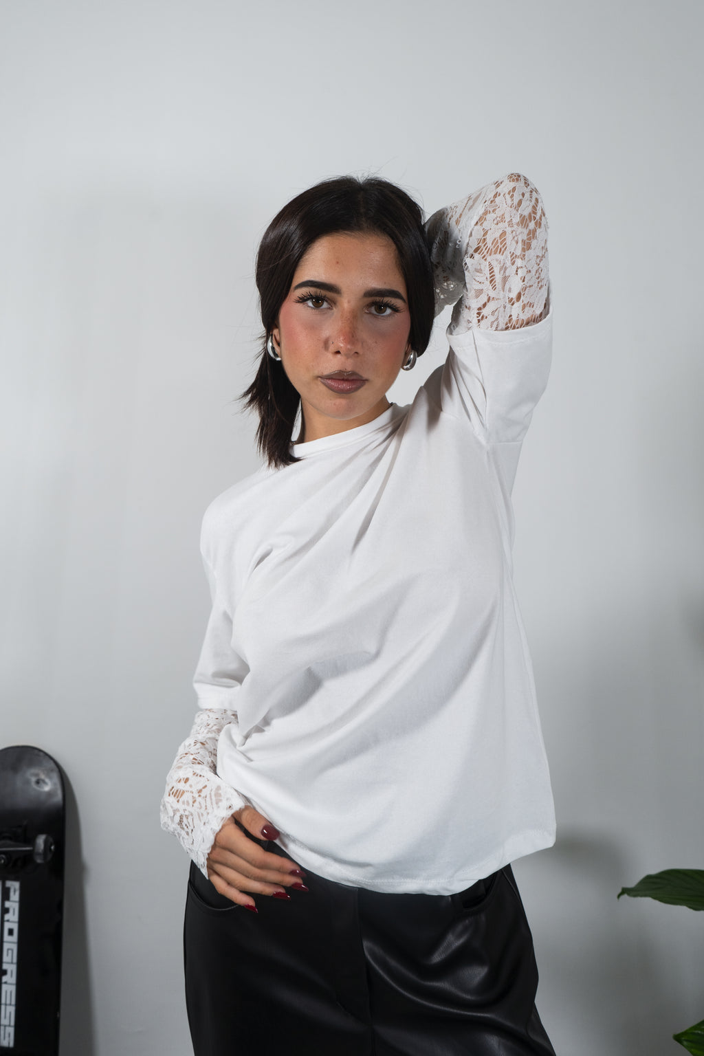 T-shirt con maniche in pizzo