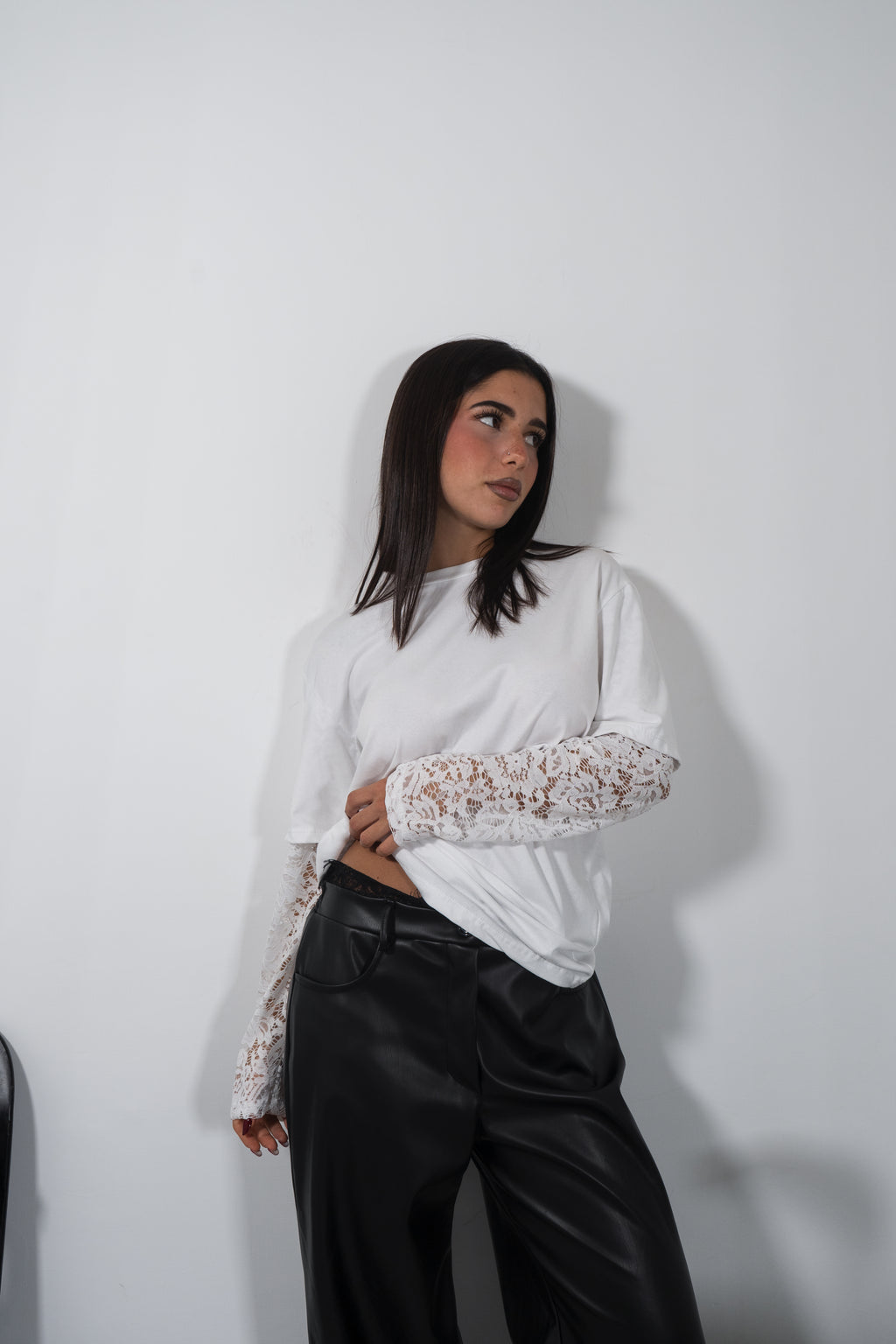 T-shirt con maniche in pizzo