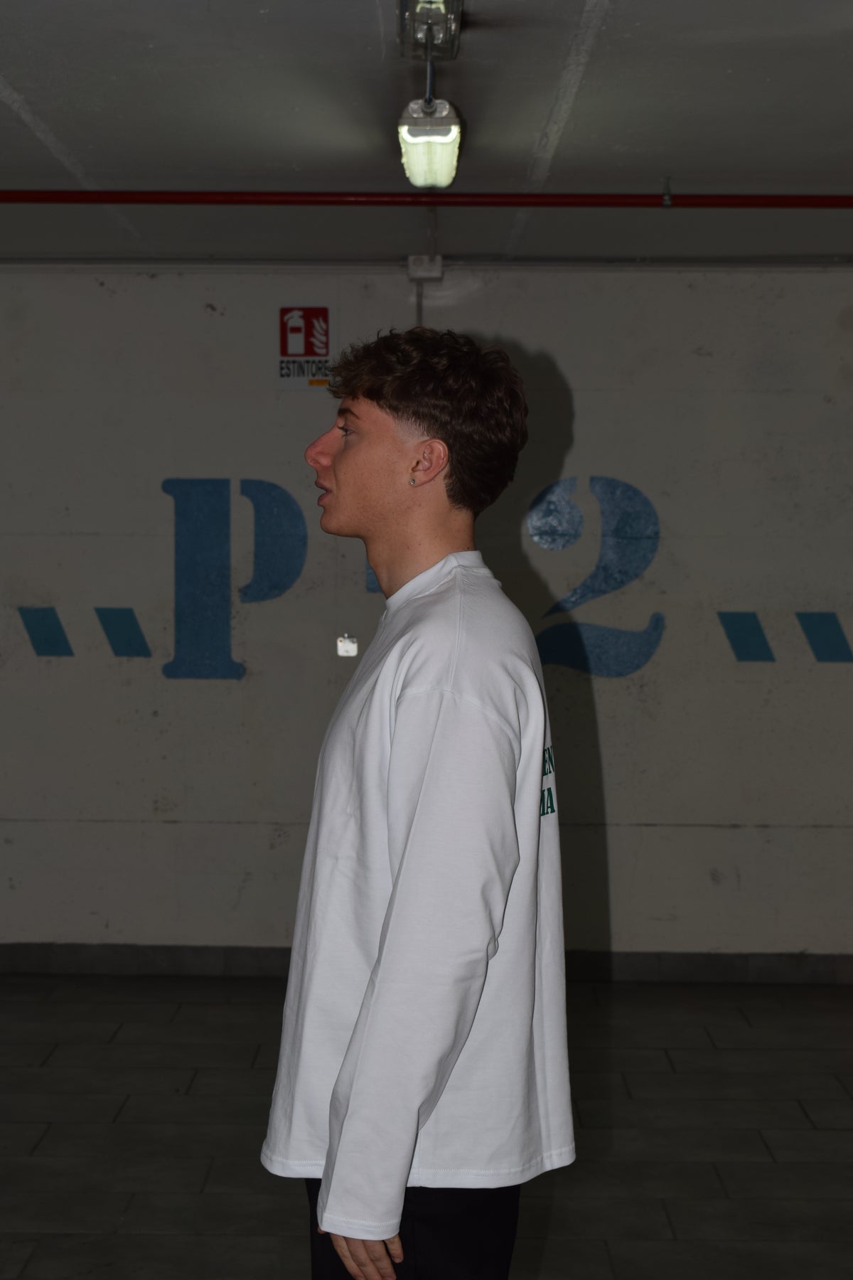 WHITE LONGSLEEVE OFF THE FEED