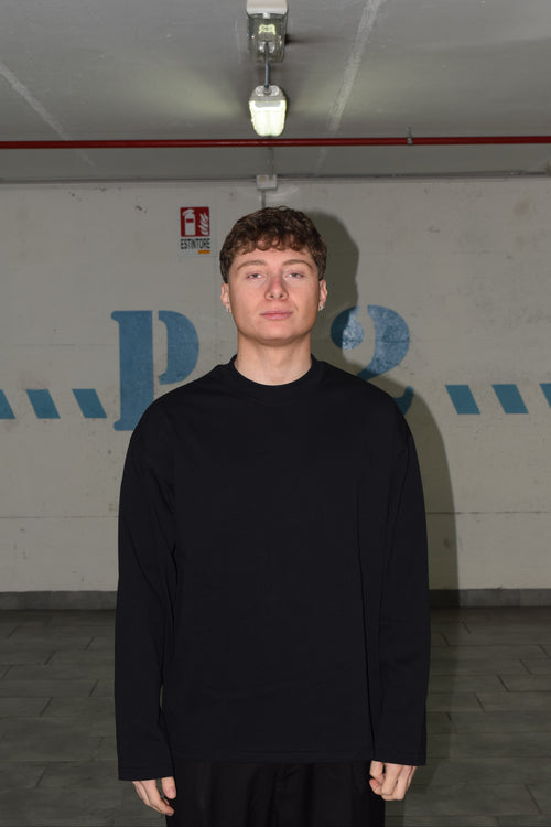 BLACK LONGSLEEVE OFF THE FEED