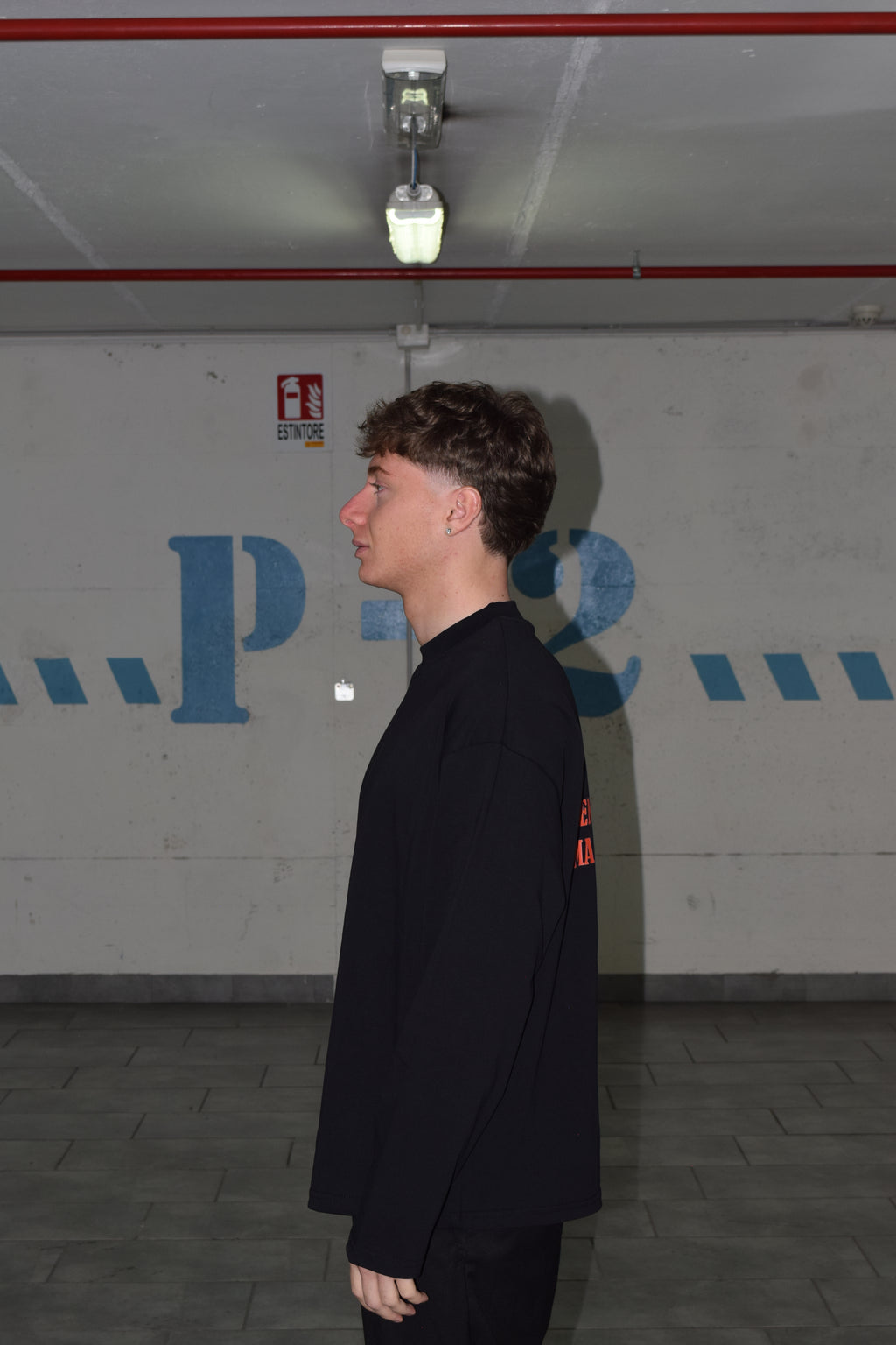 BLACK LONGSLEEVE OFF THE FEED