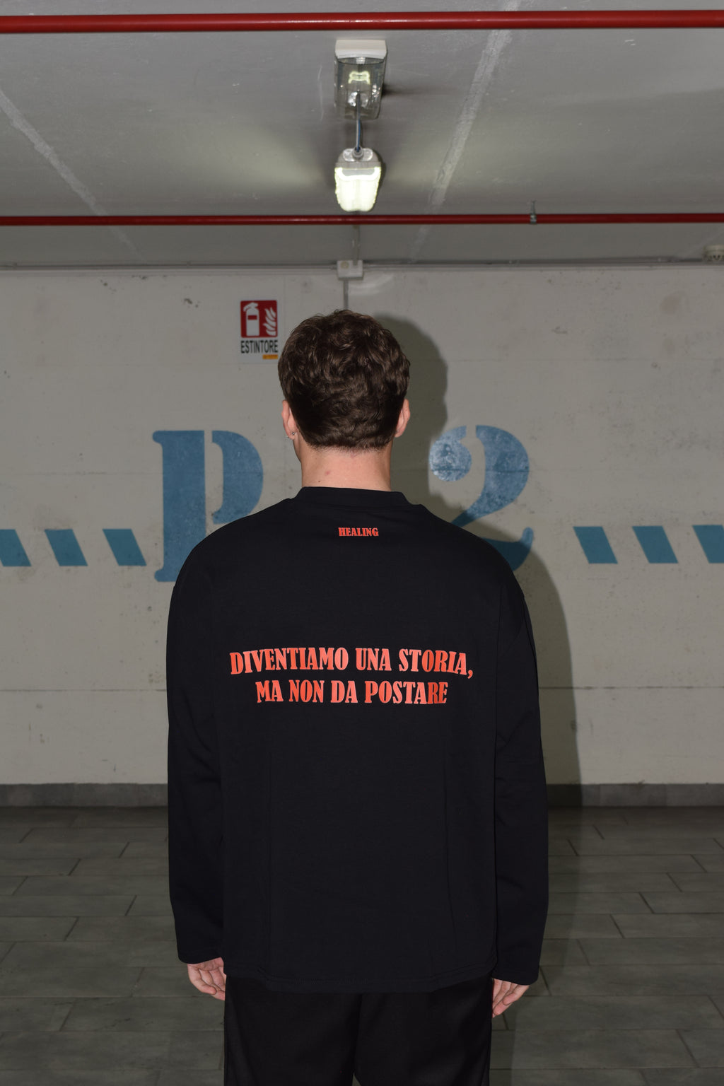 BLACK LONGSLEEVE OFF THE FEED