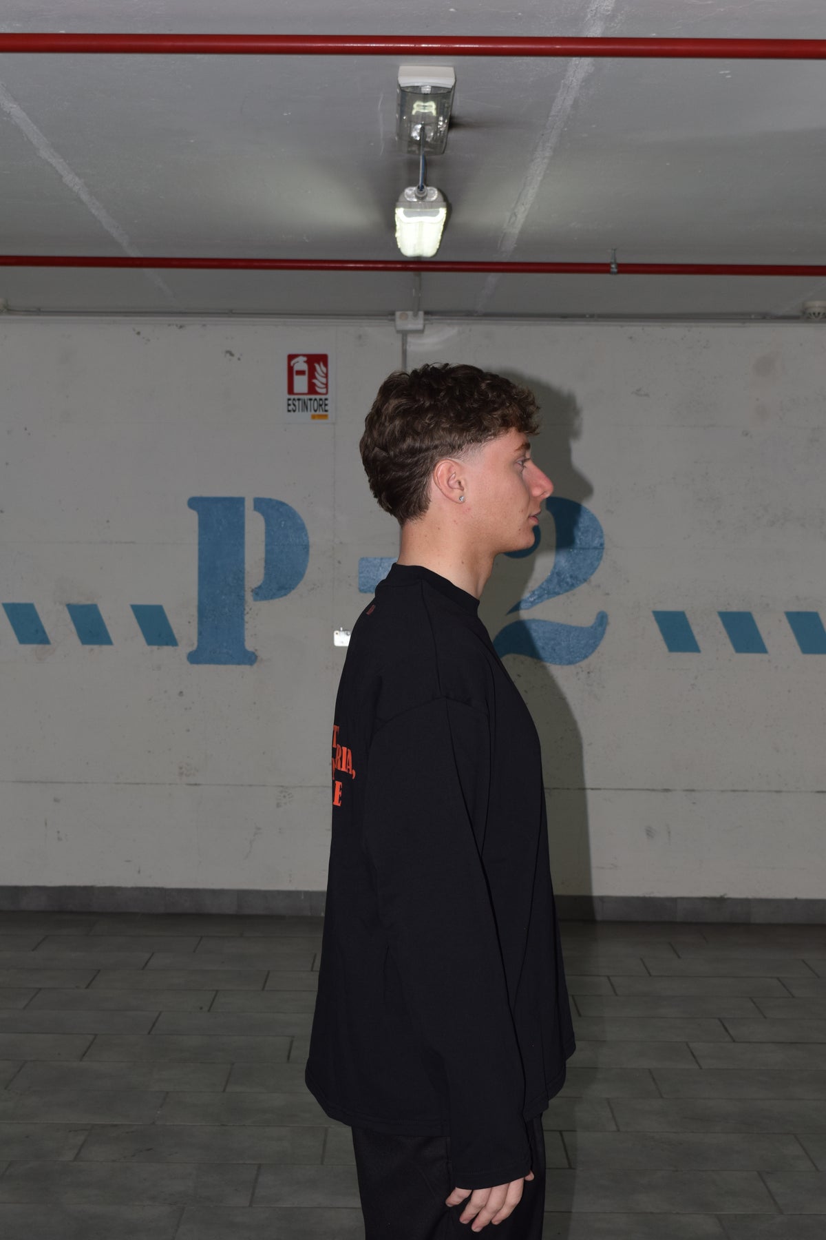 BLACK LONGSLEEVE OFF THE FEED