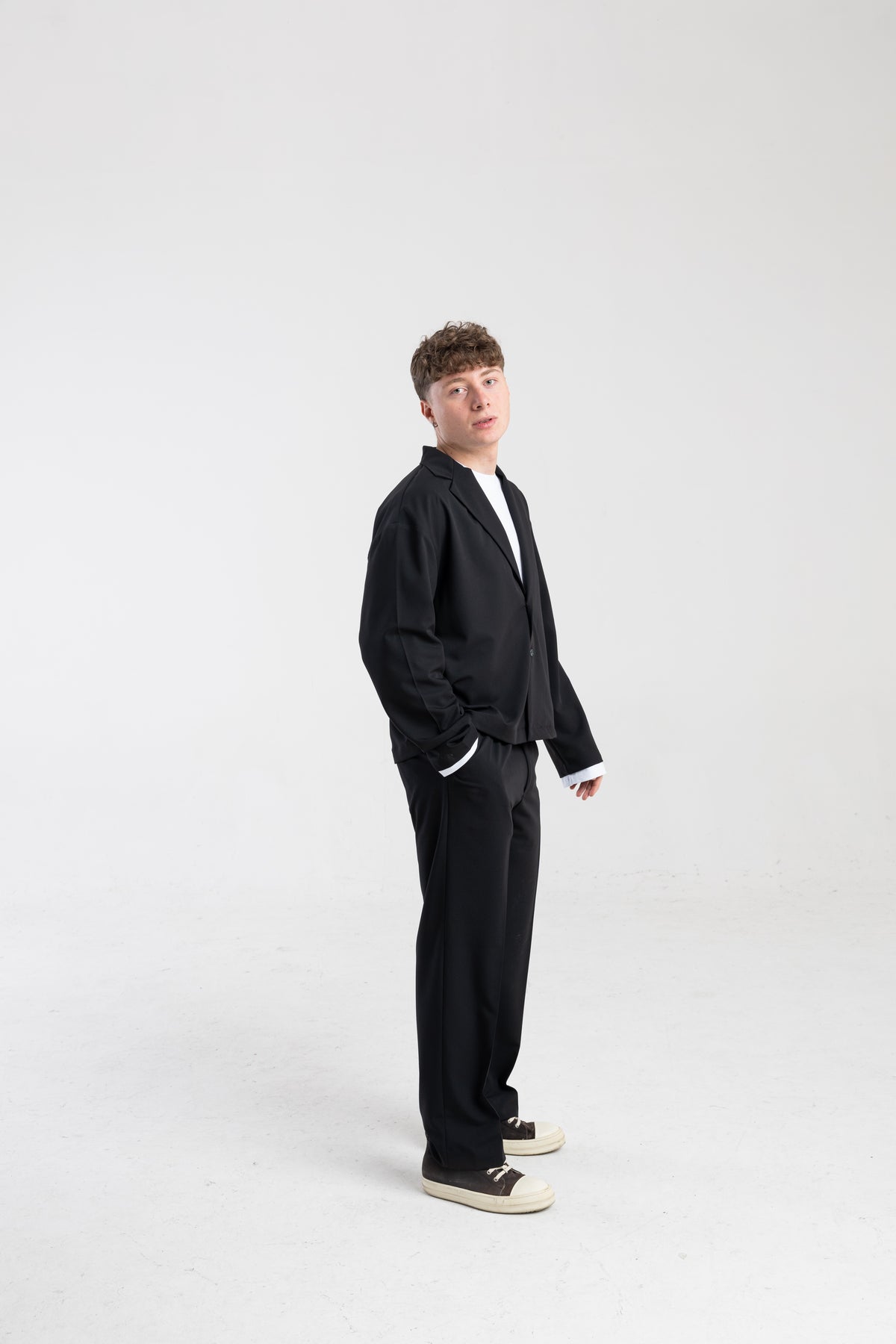 Tailored Relaxed Trousers – Black